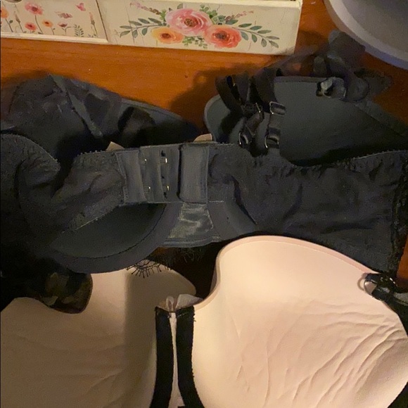 TWO VICTORIA SECRET BRAS - Picture 4 of 6